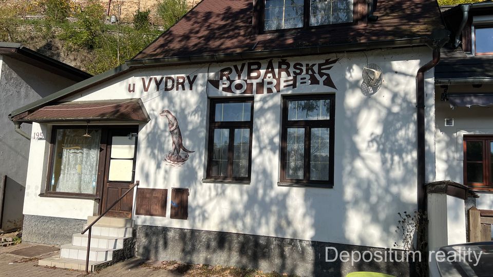 Chalupa přímo u řeky Sázavy