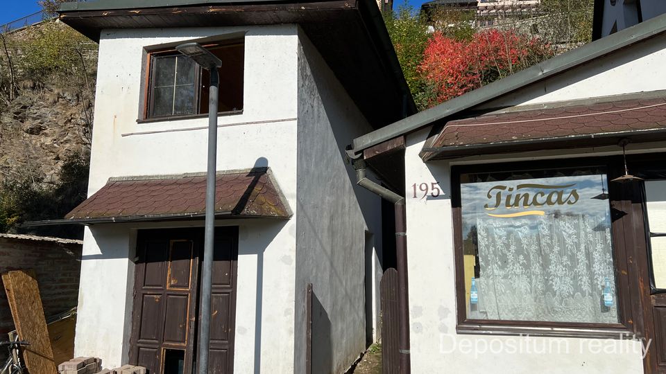 Chalupa přímo u řeky Sázavy