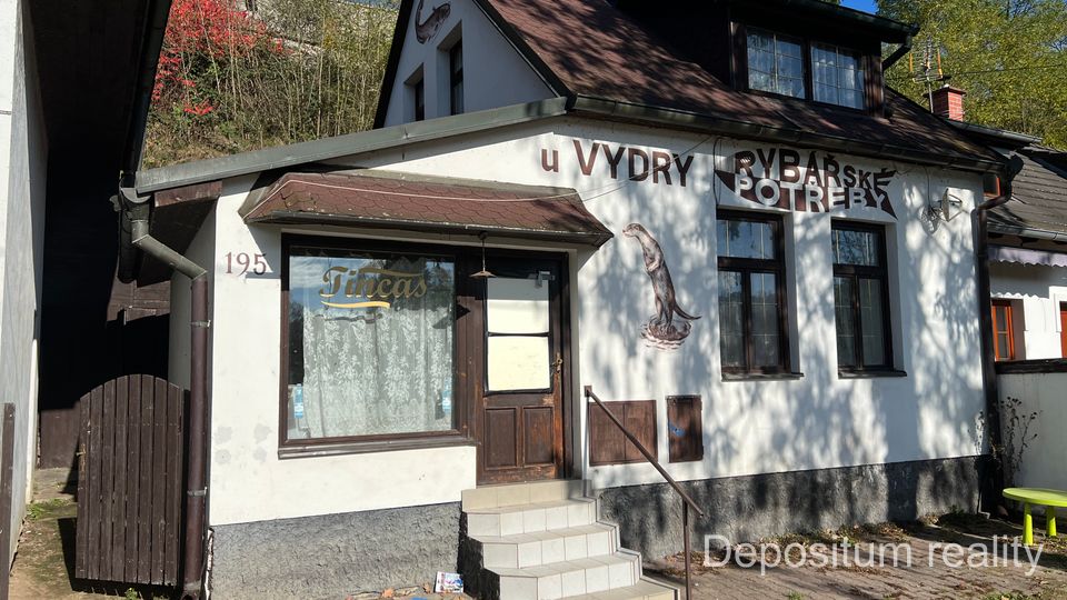 Chalupa přímo u řeky Sázavy