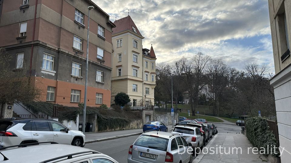 Pronájem bytu 2+1 v klidné části Smíchova
